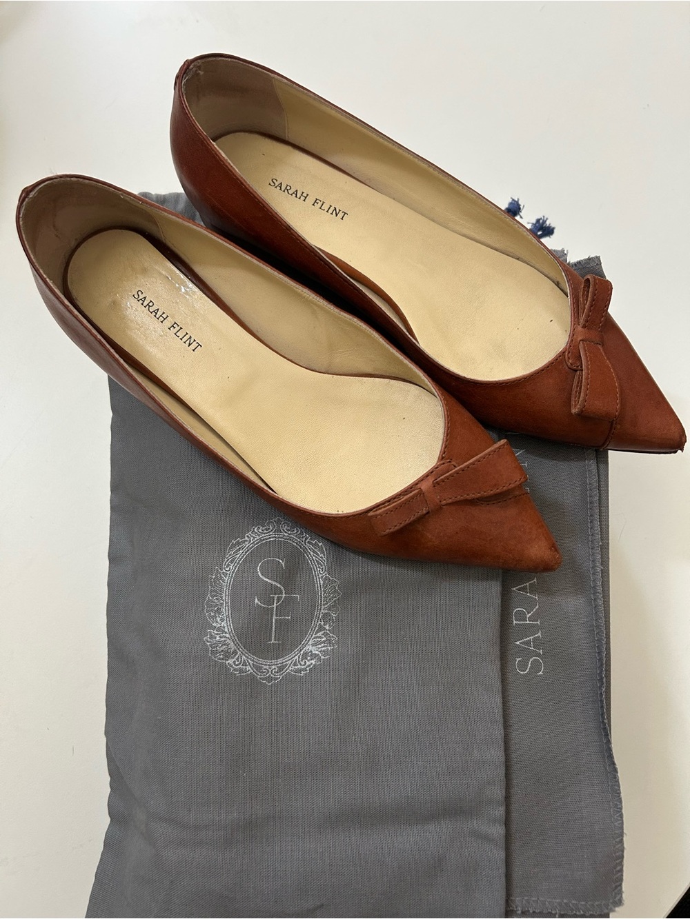 Sarah Flint Natalie Pointed-Toe Bow Flats Women’s Size 37.5, Saddle Vachetta - Picture 2 of 7
